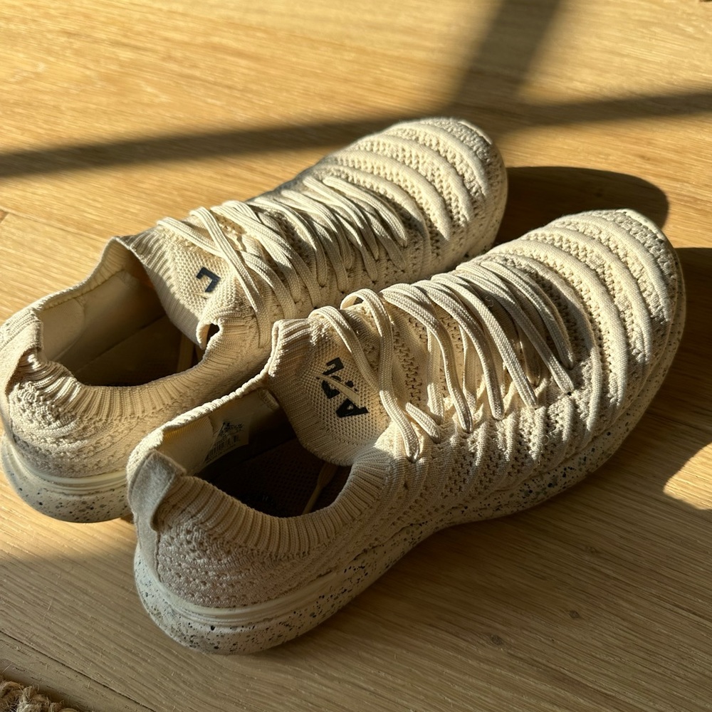 APL Techloom Wave Sneaker Size woman’s 7.5